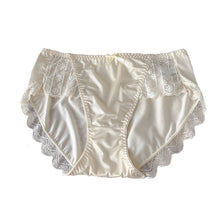 Skin-friendly Ice Silk Underwear Lace Edge Comfortable Satin Underwear Sheath Sexy Seamless Underwear Simple